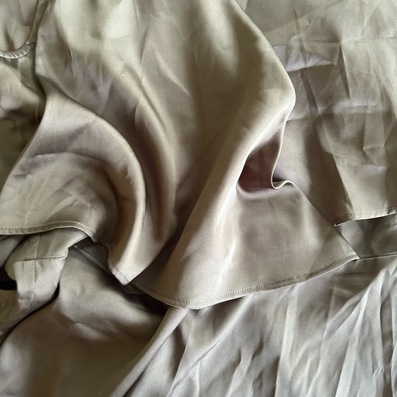 LuLu’s Olive Green Silk Blouse - Picture 2 of 3